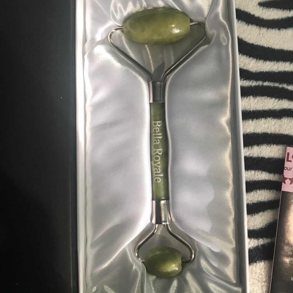 ⭐️NWT! Jade roller